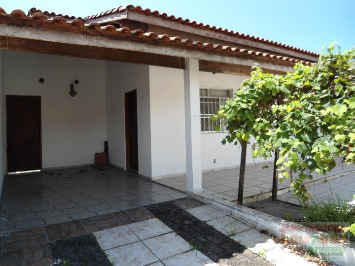 Casa à venda com 3 quartos, 250m² - Foto 1