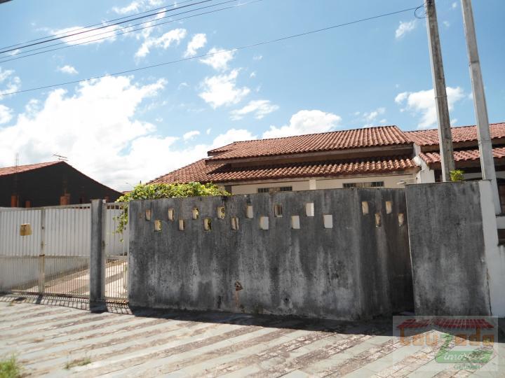 Casa à venda com 3 quartos, 250m² - Foto 2