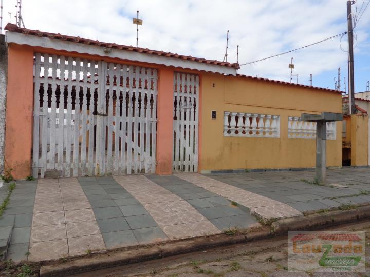 Casa à venda com 3 quartos, 325m² - Foto 2