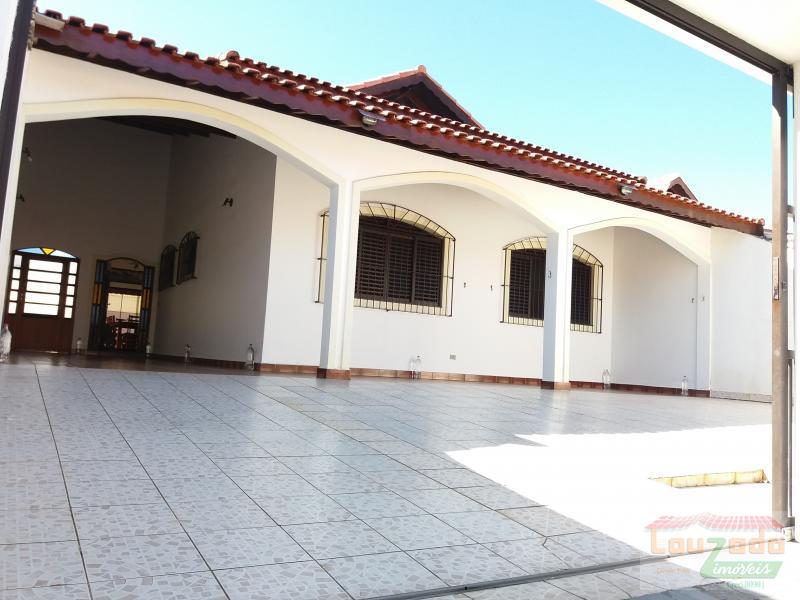 Casa à venda com 3 quartos, 300m² - Foto 1