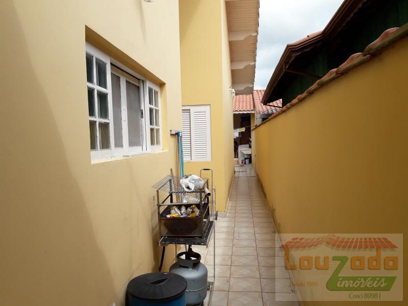 Casa à venda com 2 quartos, 180m² - Foto 2