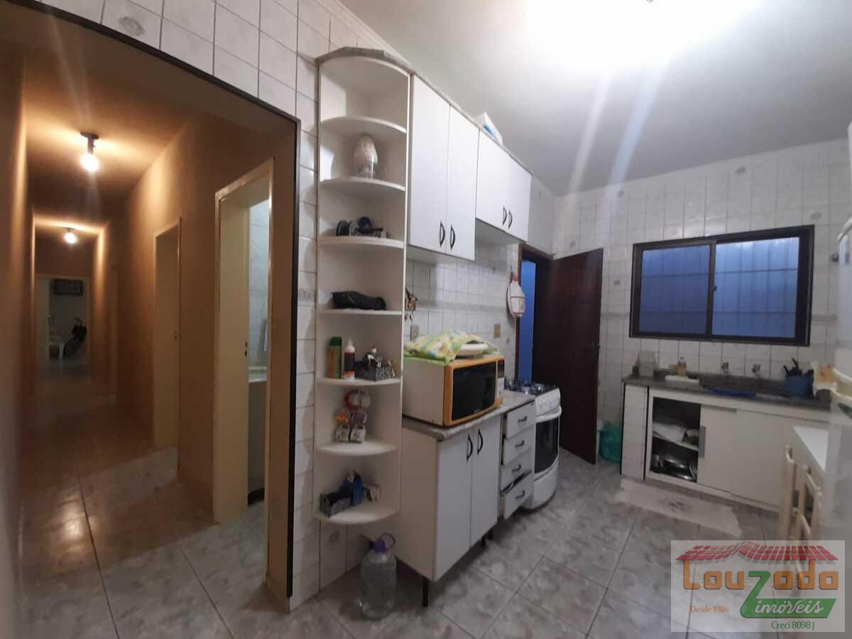 Casa à venda com 3 quartos, 180m² - Foto 4