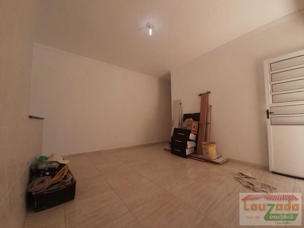 Casa à venda com 3 quartos, 180m² - Foto 4