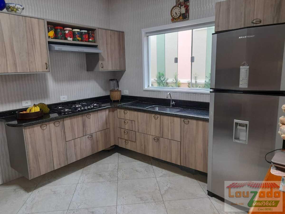 Sobrado à venda com 3 quartos, 288m² - Foto 4