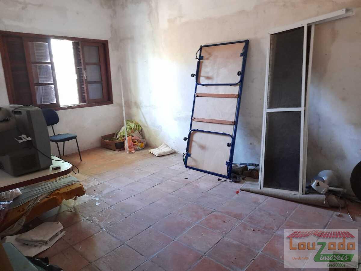 Casa à venda com 2 quartos, 300m² - Foto 4