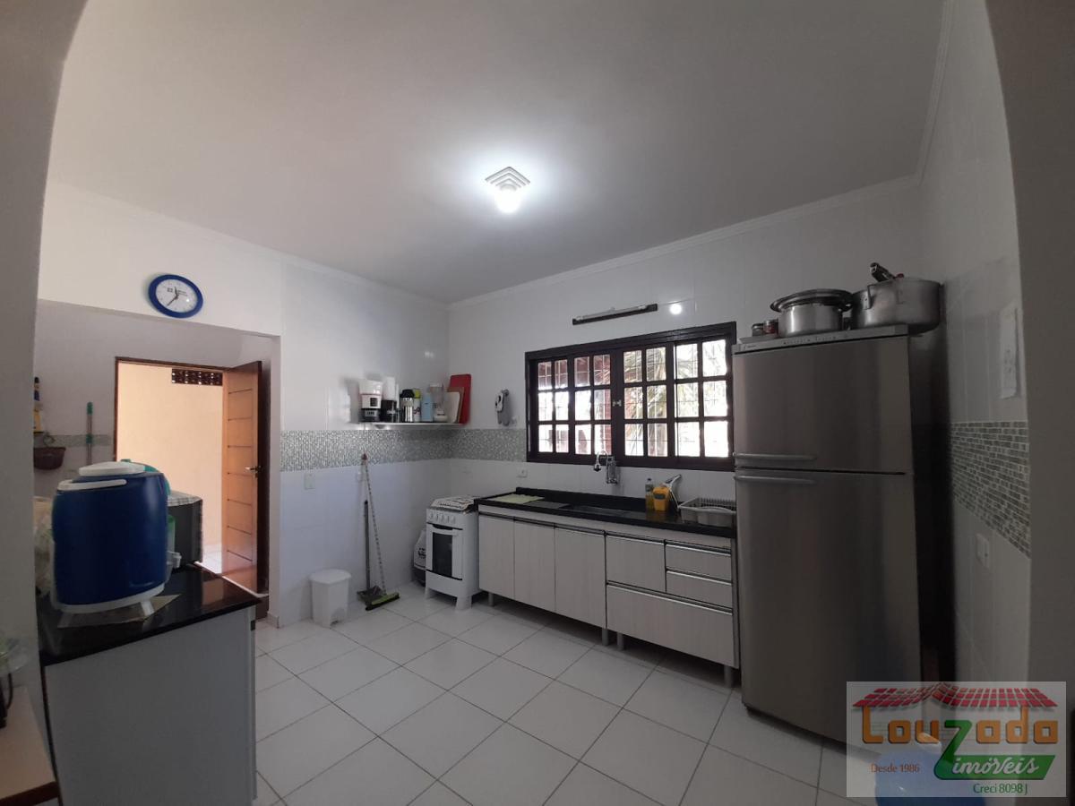 Casa à venda com 3 quartos, 336m² - Foto 4