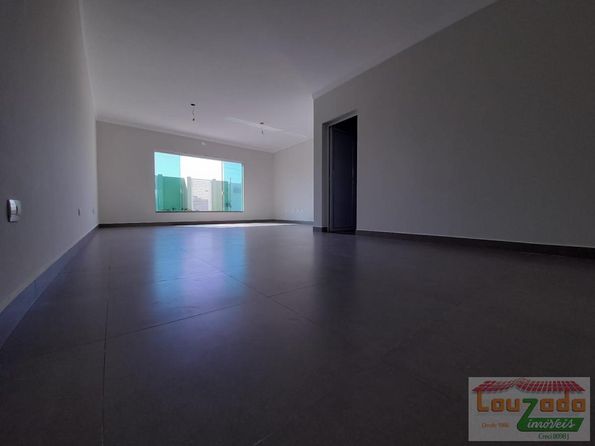 Casa à venda com 3 quartos, 250m² - Foto 4