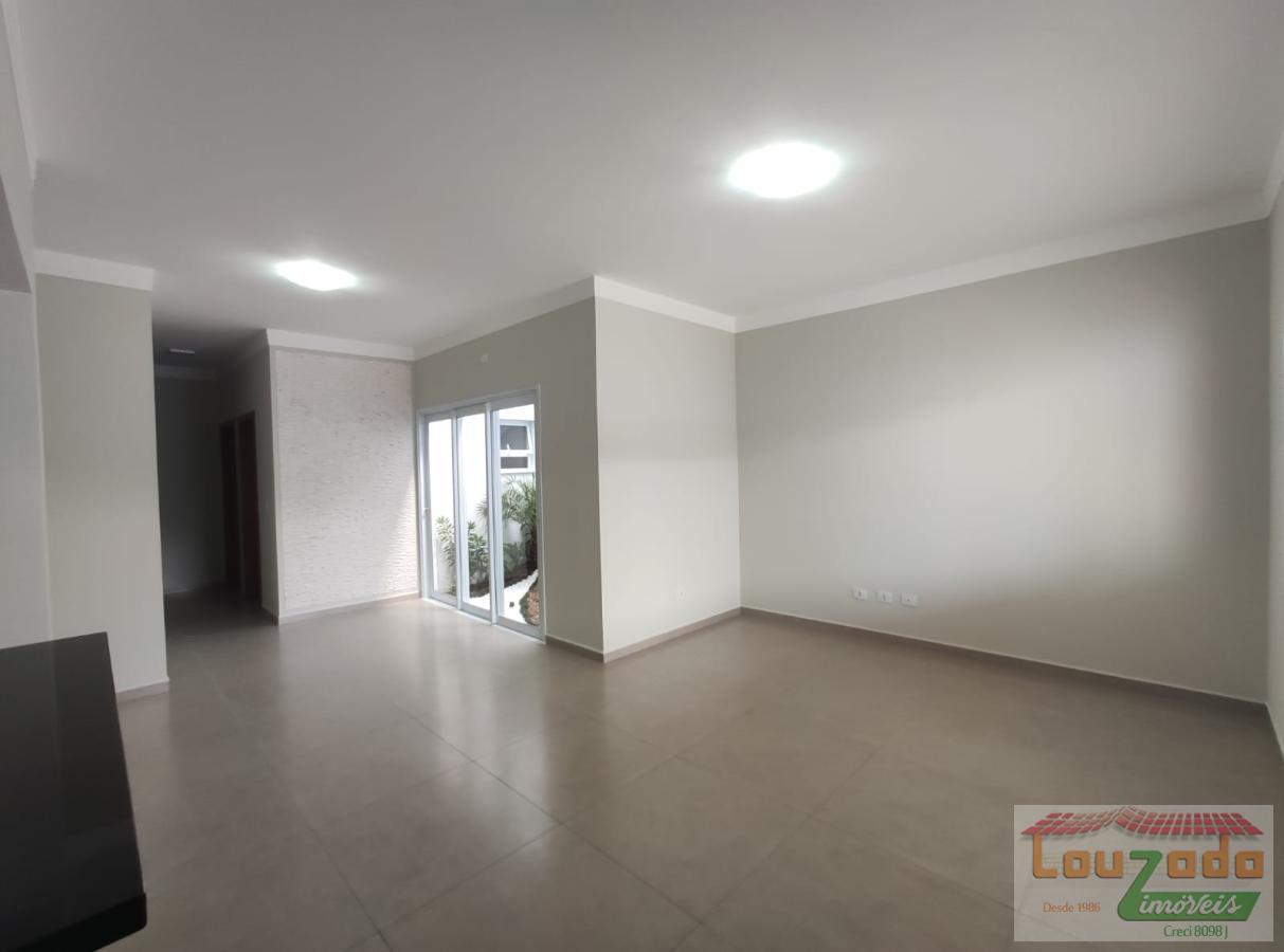 Casa à venda com 3 quartos, 250m² - Foto 4