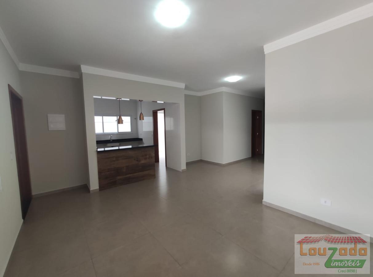 Casa à venda com 3 quartos, 250m² - Foto 3