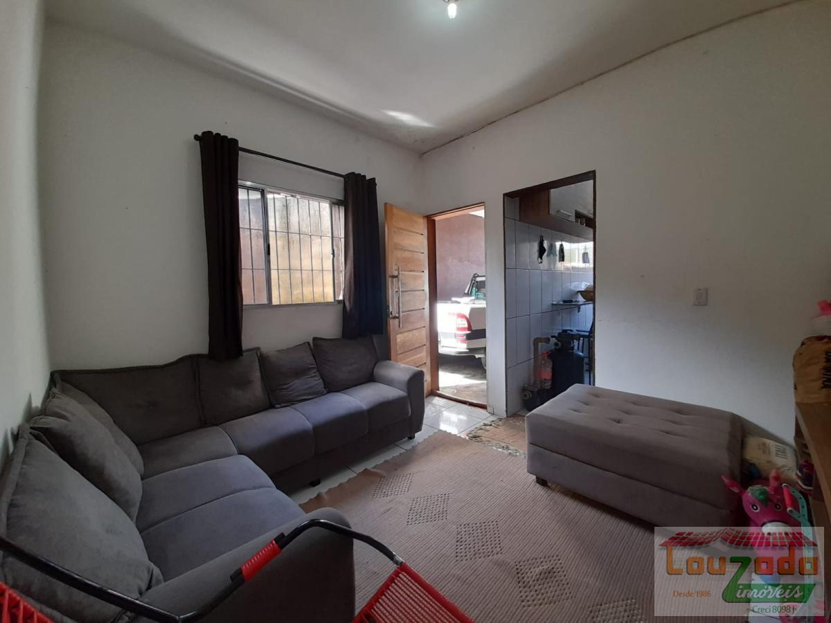 Casa à venda com 2 quartos, 150m² - Foto 2