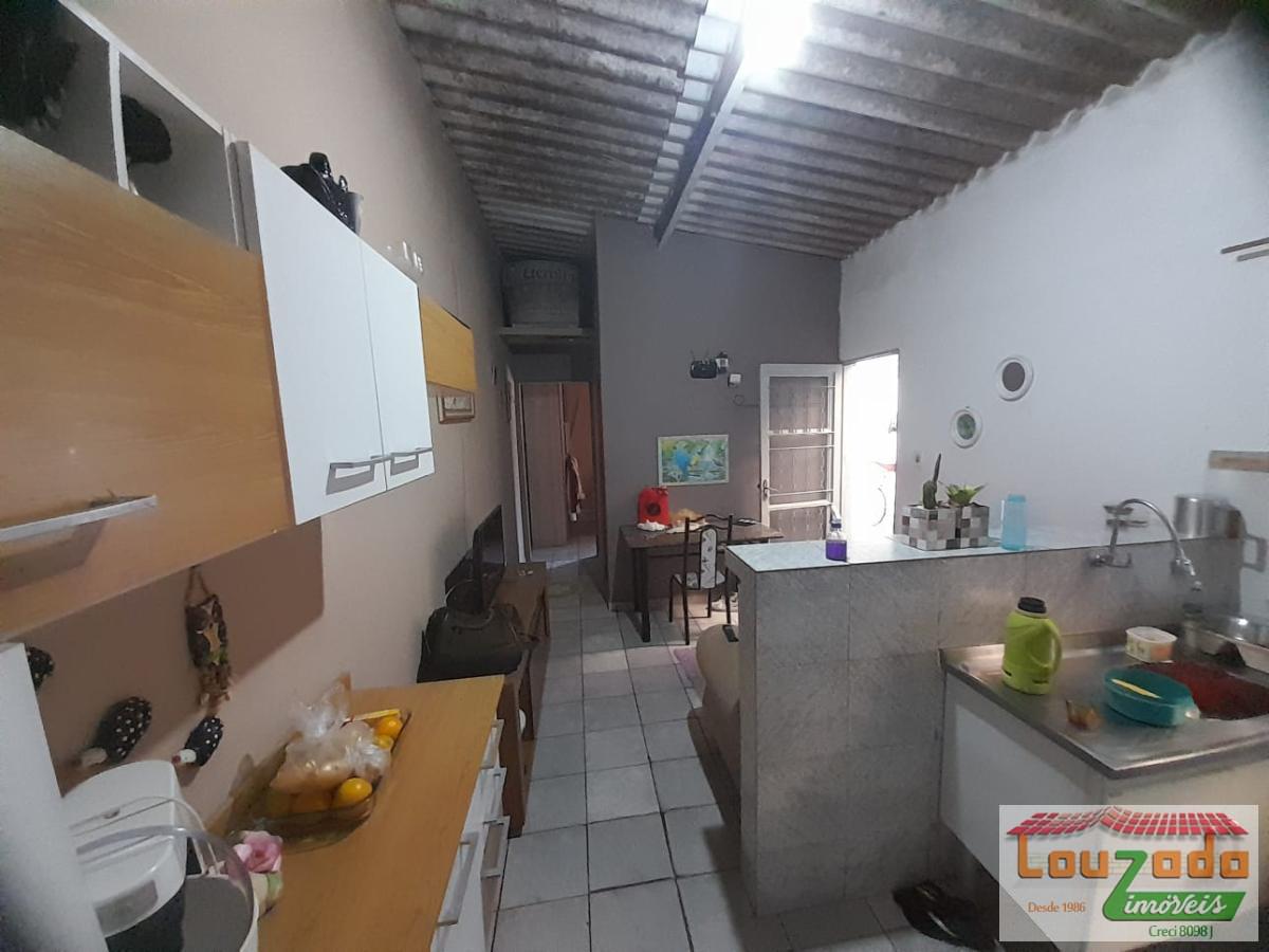 Casa à venda com 2 quartos, 144m² - Foto 1