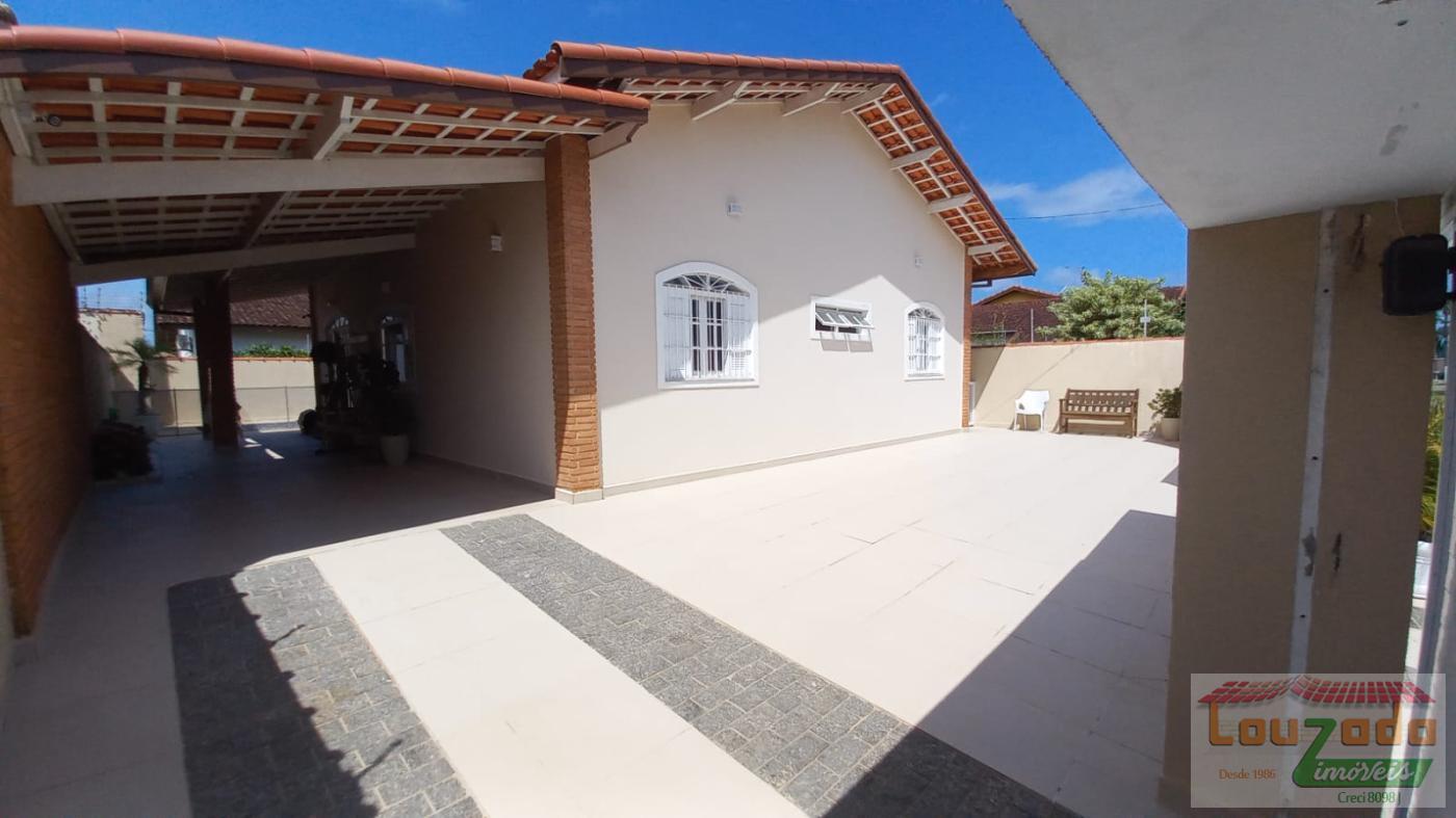 Casa à venda com 3 quartos, 313m² - Foto 1