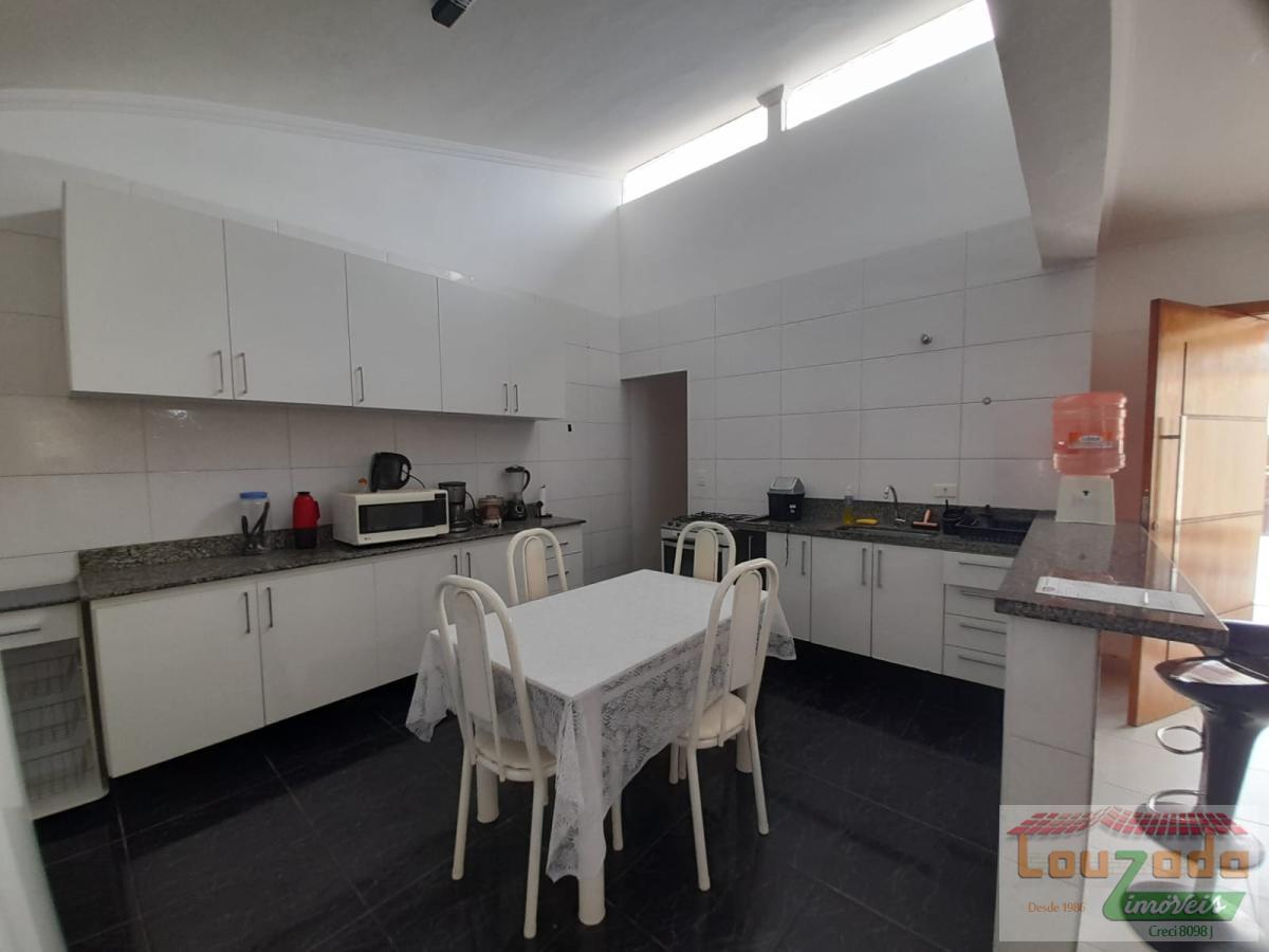 Casa para alugar com 4 quartos, 460m² - Foto 4