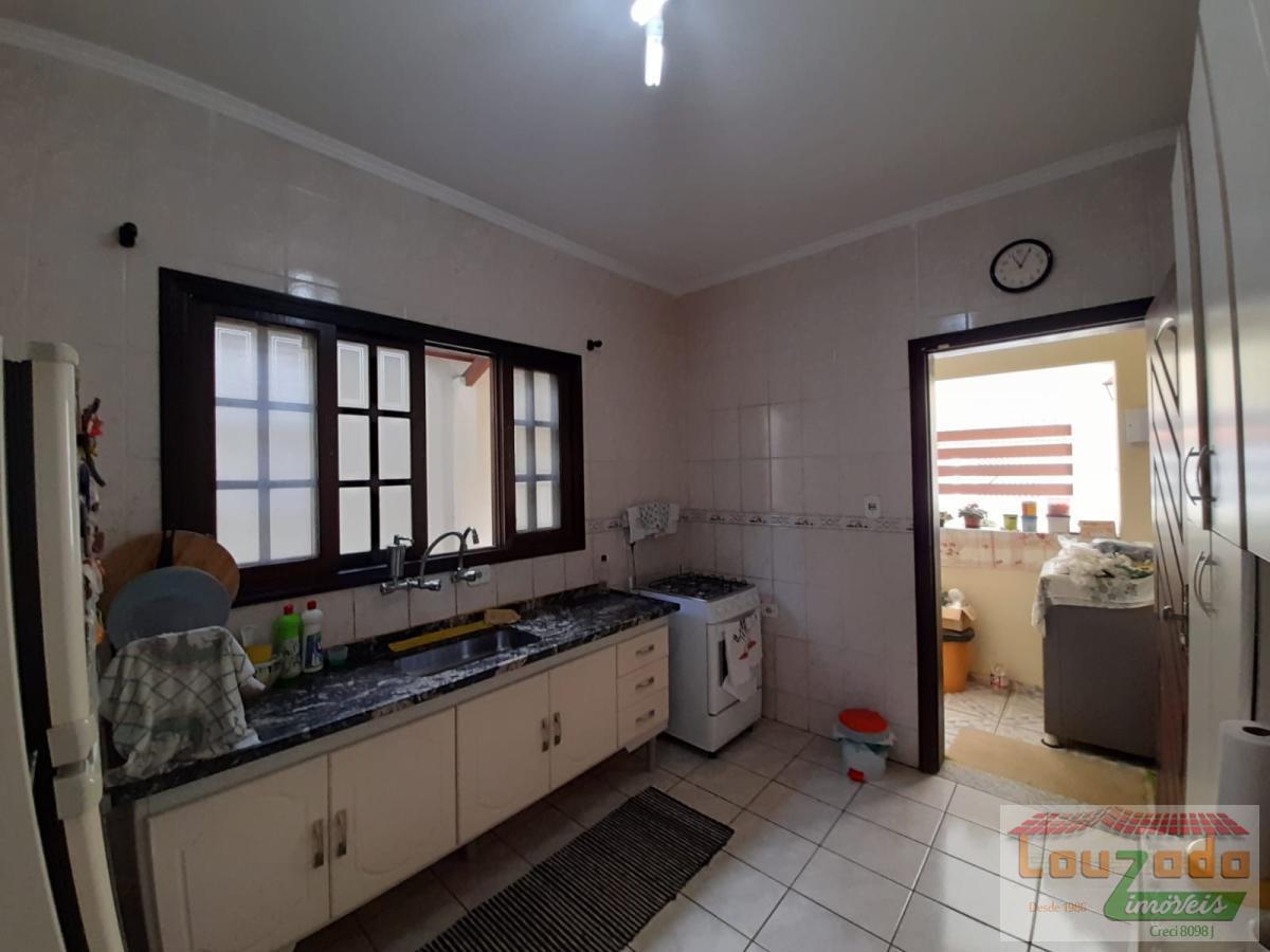 Casa à venda com 3 quartos, 188m² - Foto 4