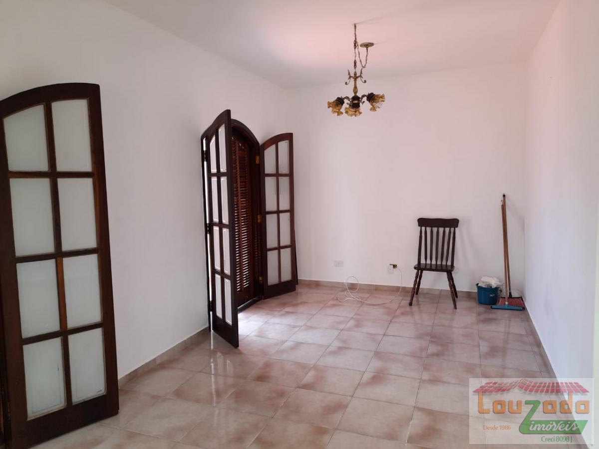 Casa à venda com 2 quartos, 250m² - Foto 2